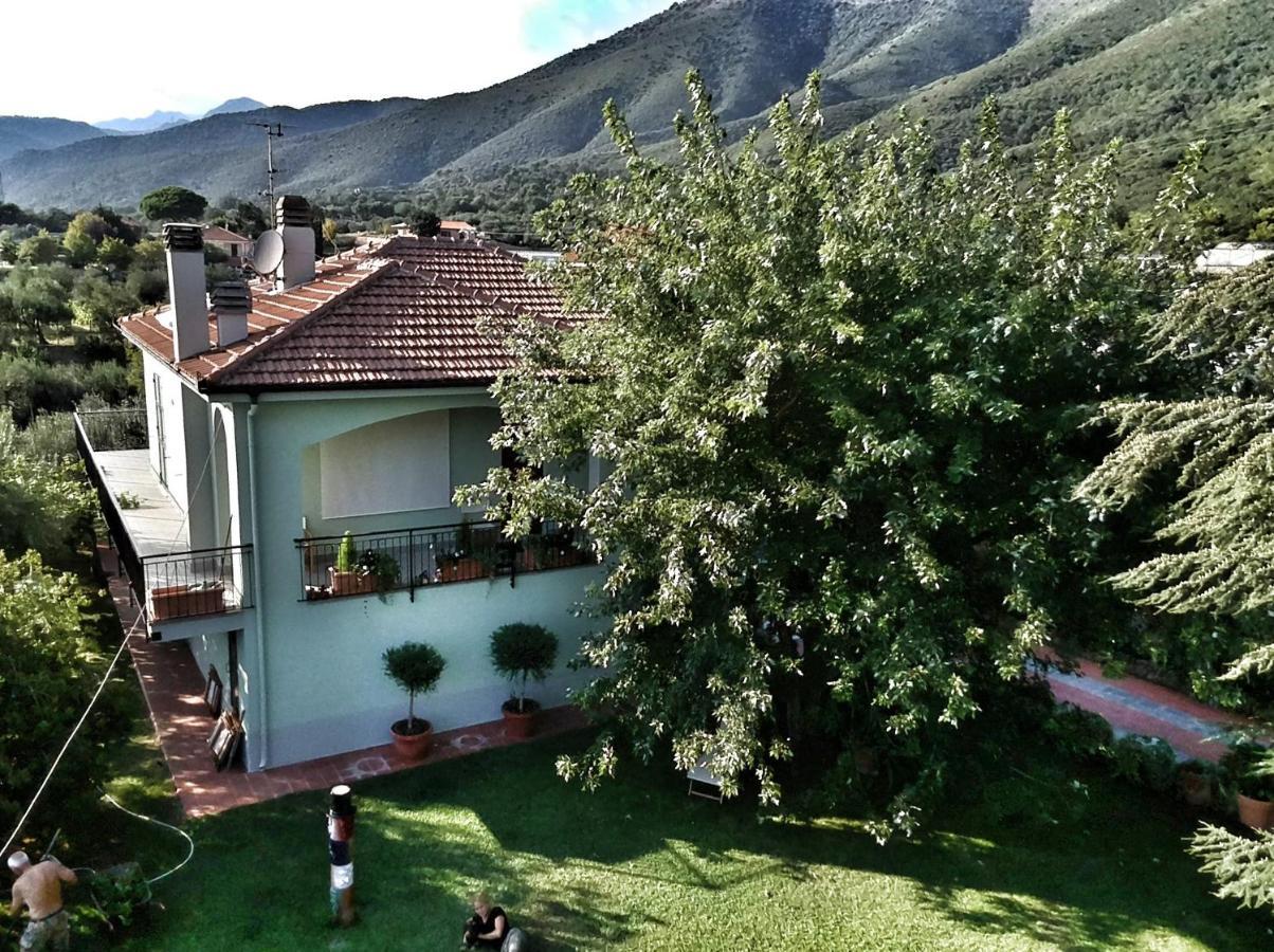 Independent Apartment With A Fabulous Patio - Casa Penny Cisano sul Neva Buitenkant foto