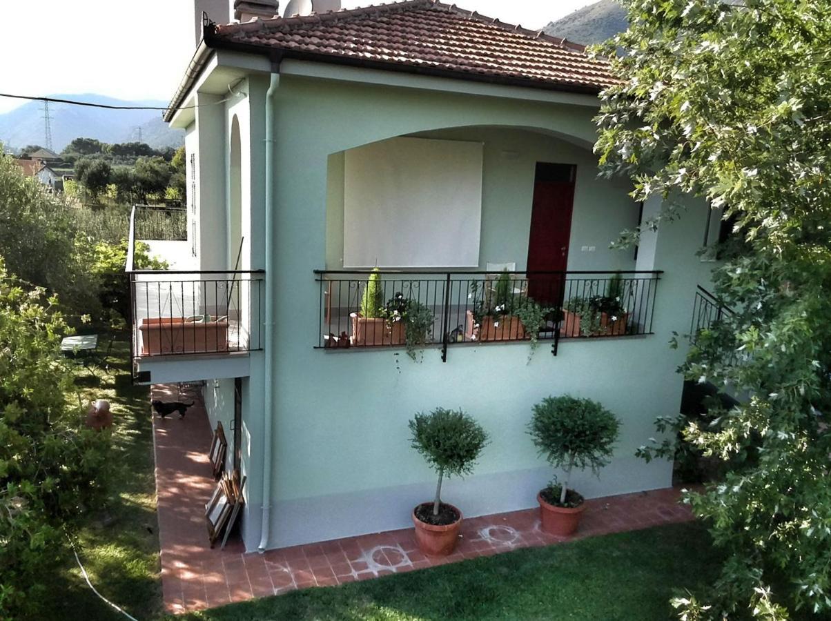 Independent Apartment With A Fabulous Patio - Casa Penny Cisano sul Neva Buitenkant foto