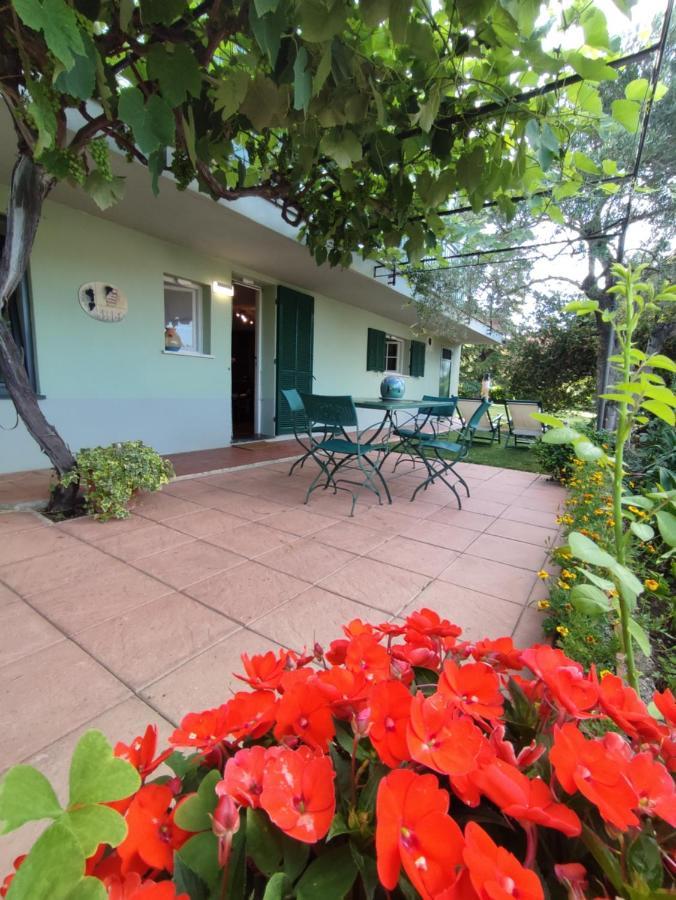 Independent Apartment With A Fabulous Patio - Casa Penny Cisano sul Neva Buitenkant foto