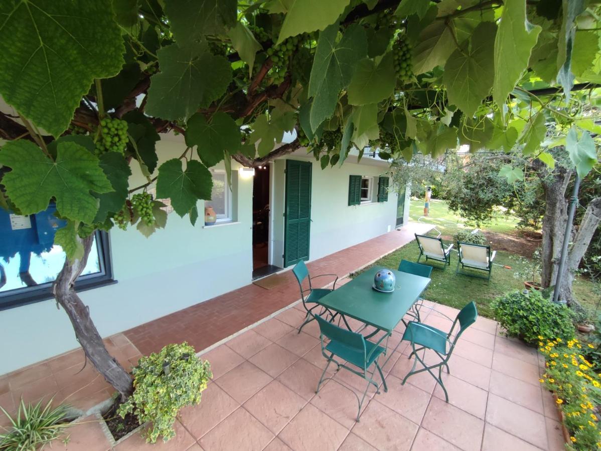 Independent Apartment With A Fabulous Patio - Casa Penny Cisano sul Neva Buitenkant foto