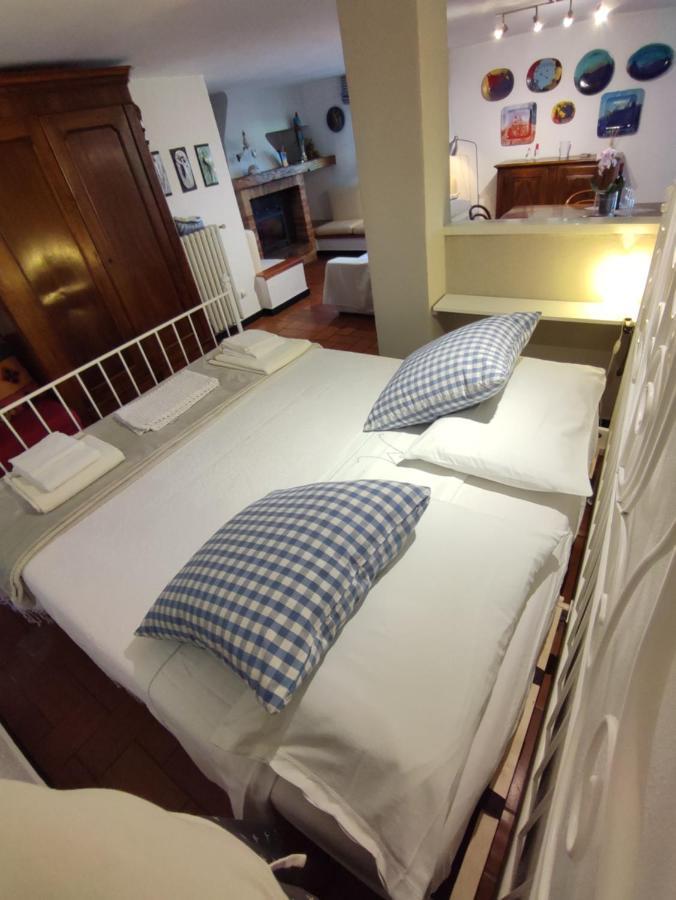 Independent Apartment With A Fabulous Patio - Casa Penny Cisano sul Neva Buitenkant foto
